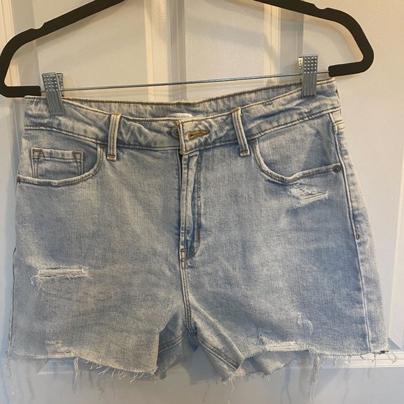 Old Navy Pants - Old Navy Distressed‎ High Rise Denim Shorts with Slimming Pockets - Size 8